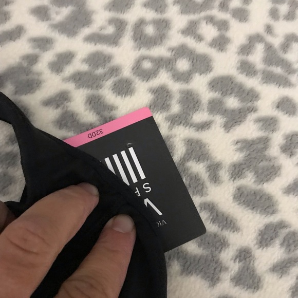 NWT Victoria’s Secret sports bra size 32DD - Picture 3 of 5